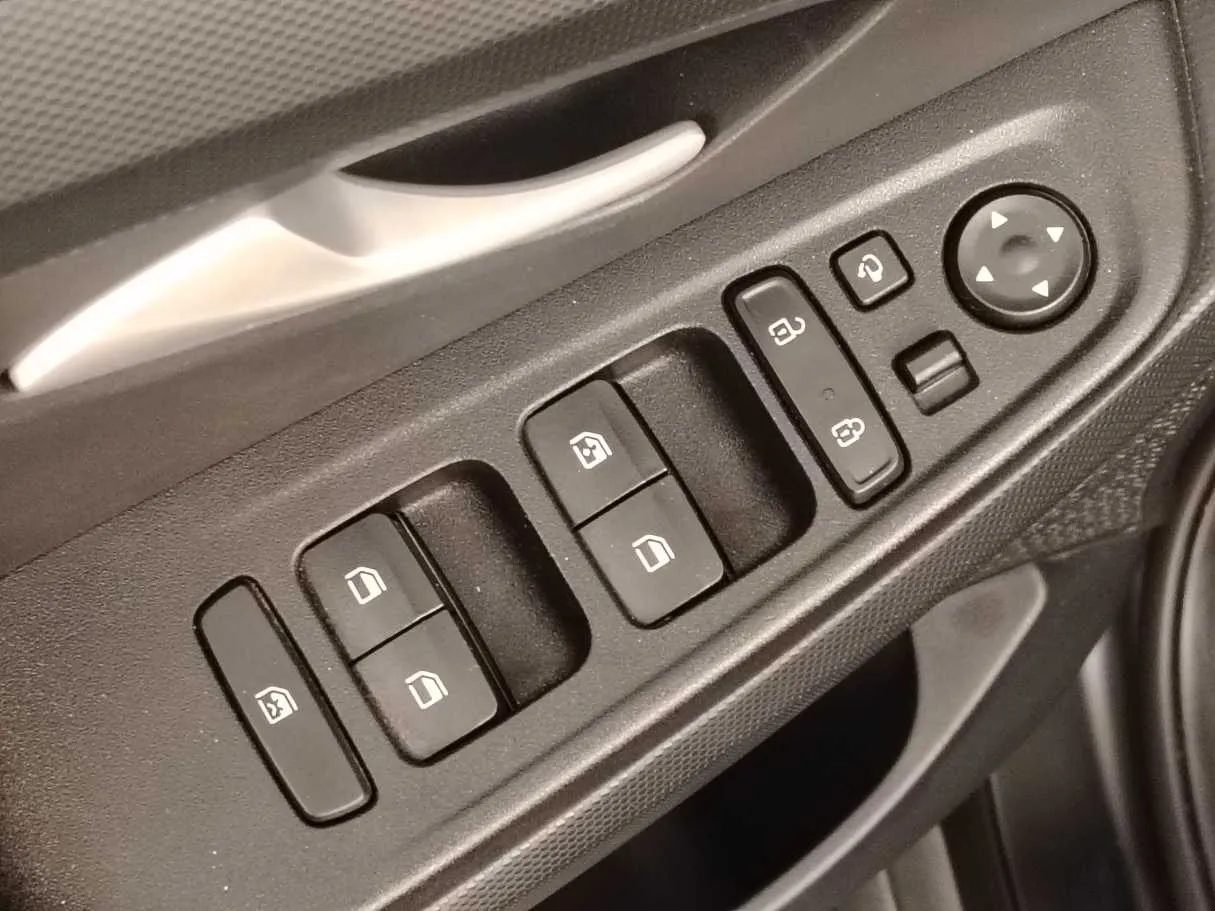 Car image 29