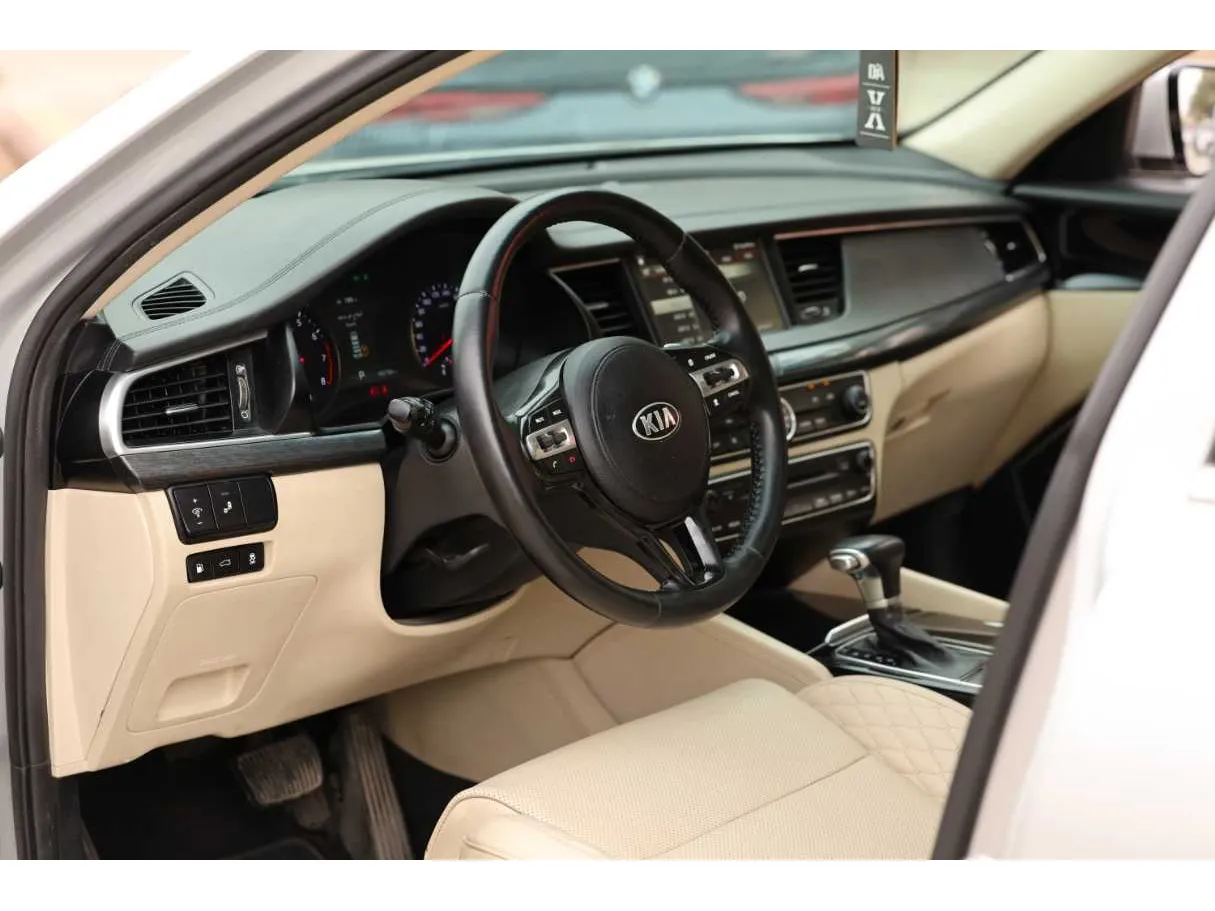 Car image 26