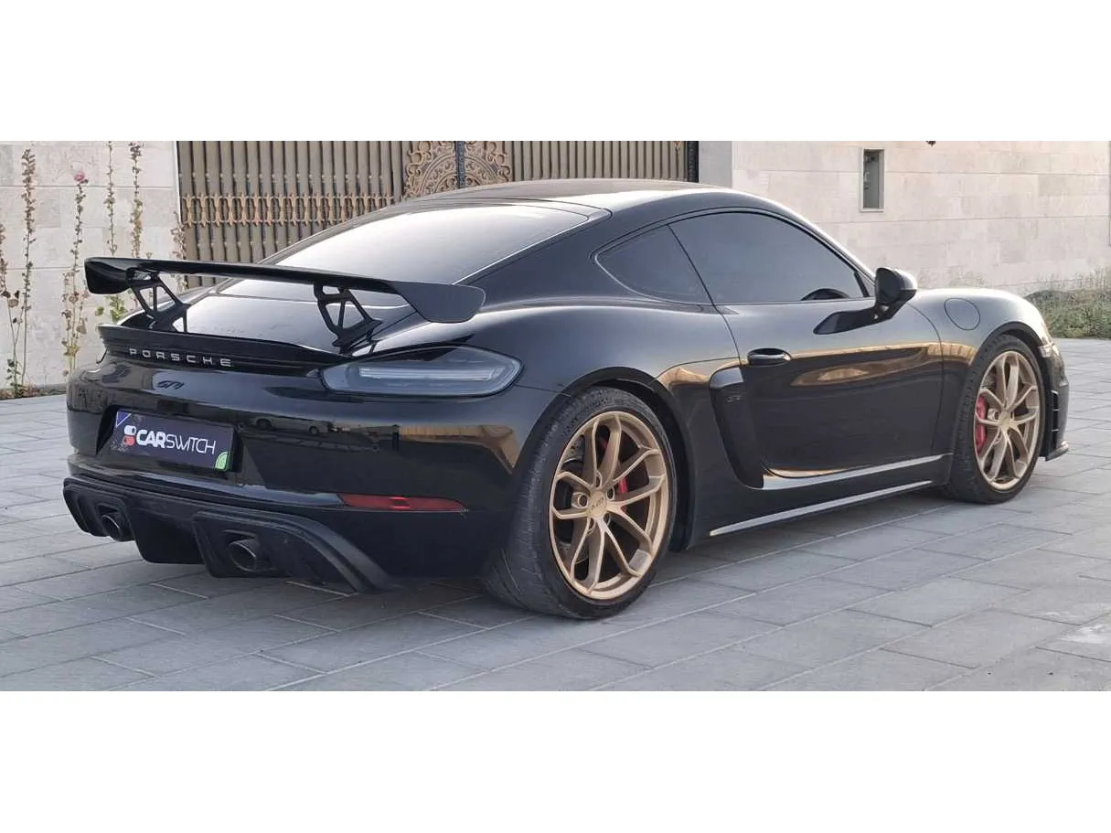 Car image 15