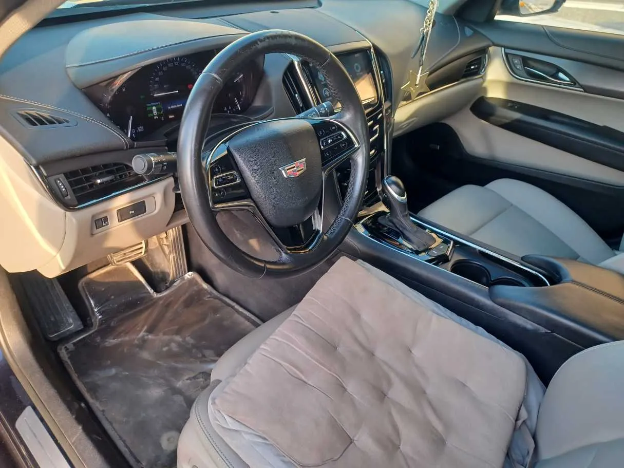 Car image 11