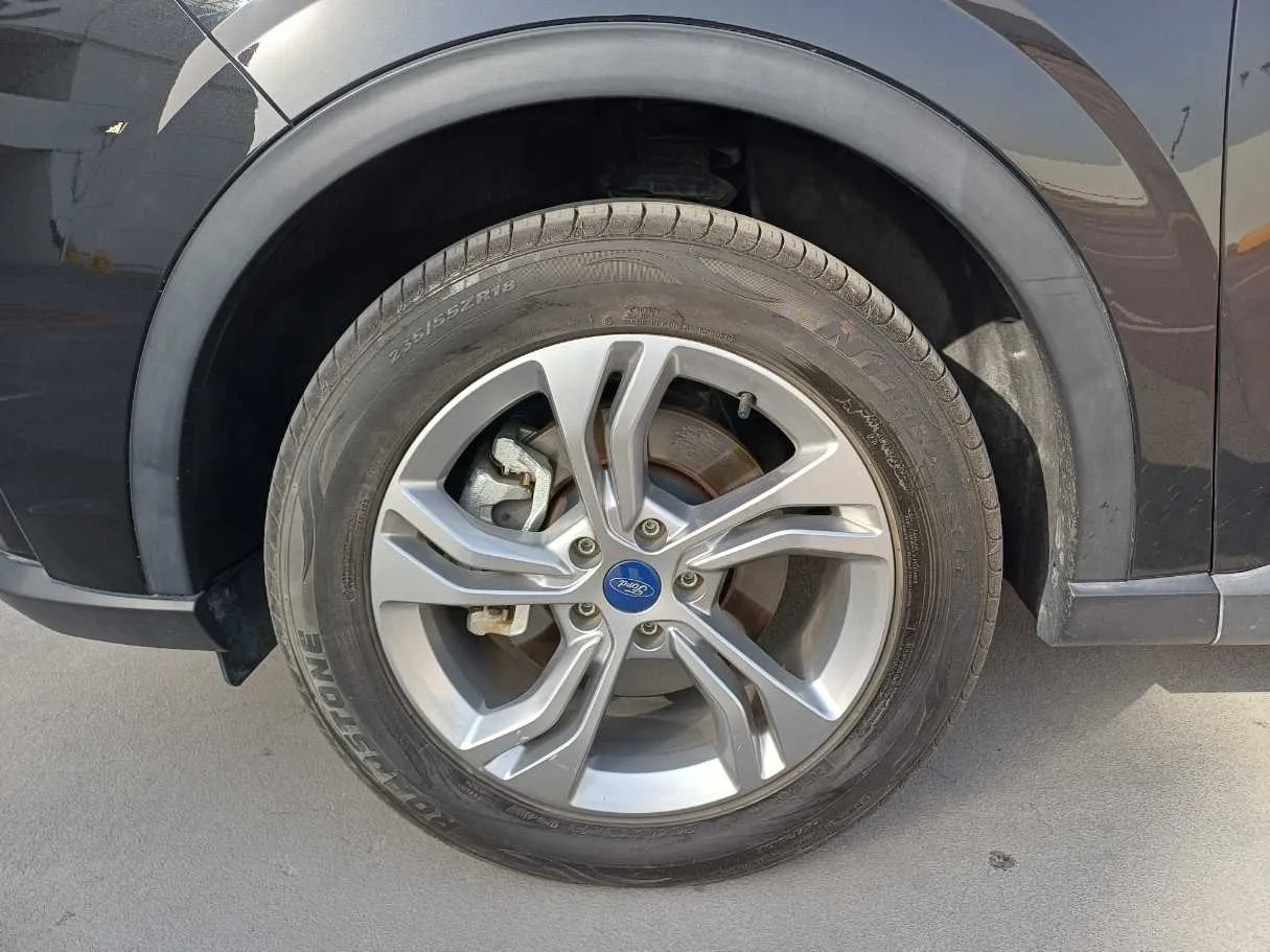Car image 9