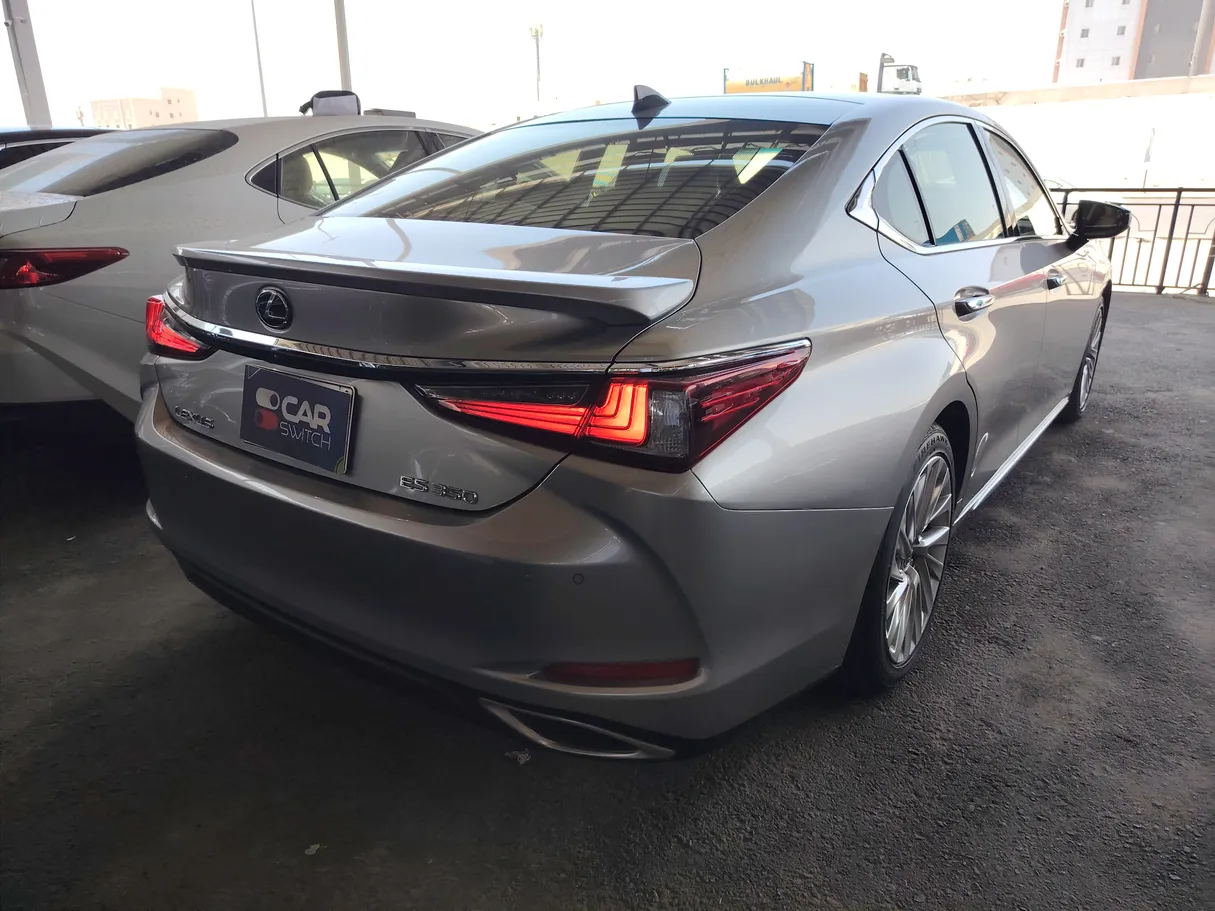 Car image 5