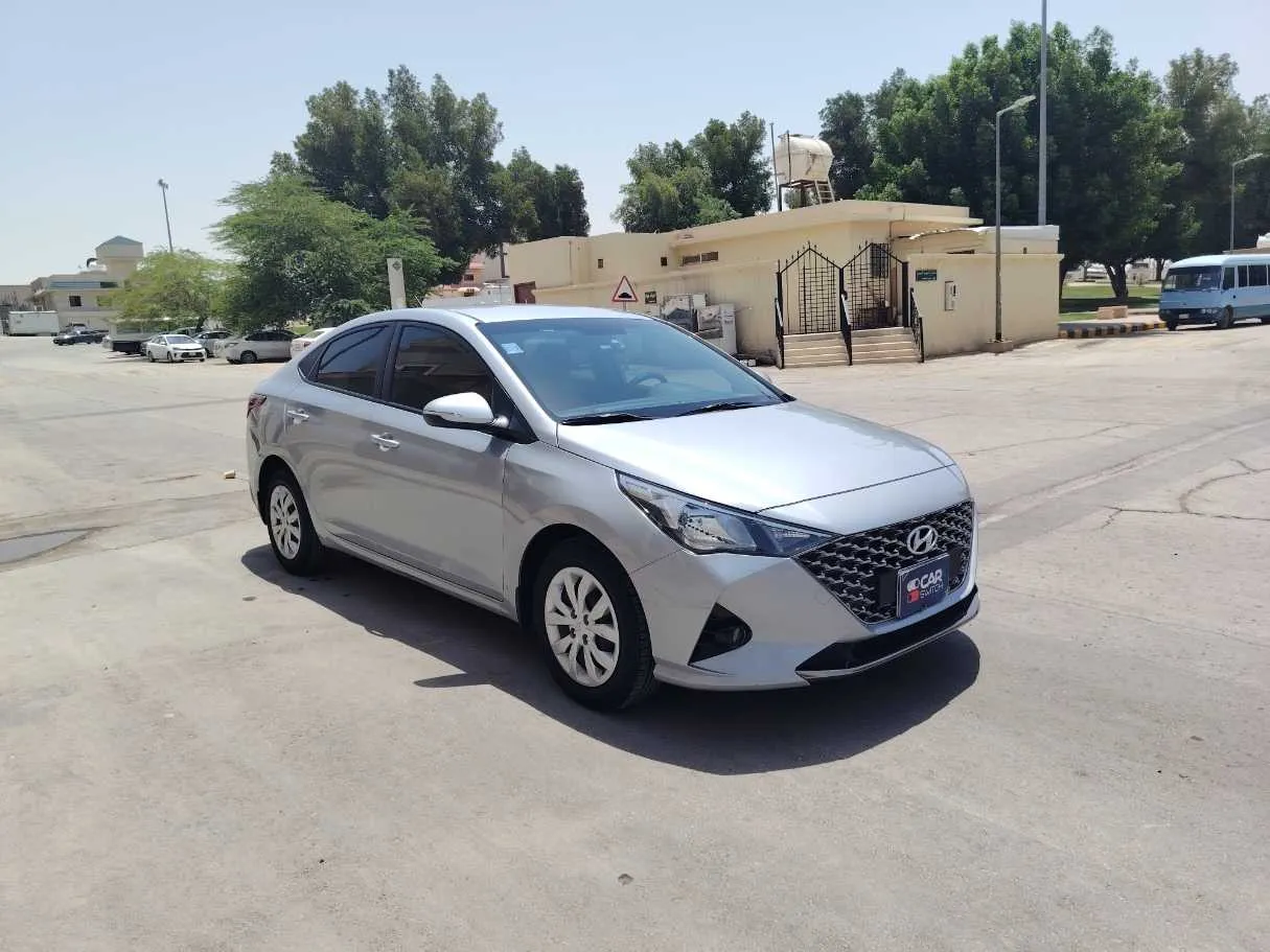 Car image 3
