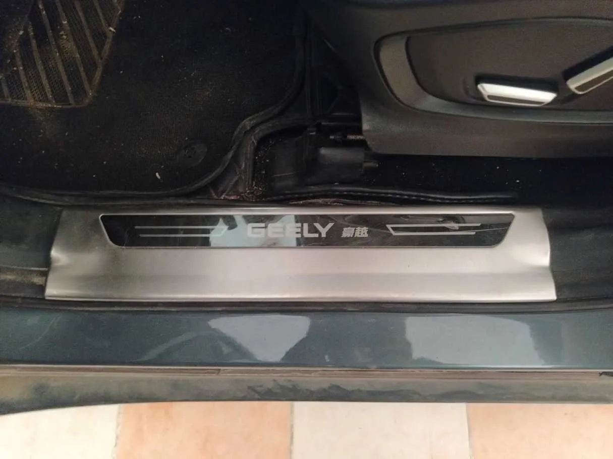 Car image 13