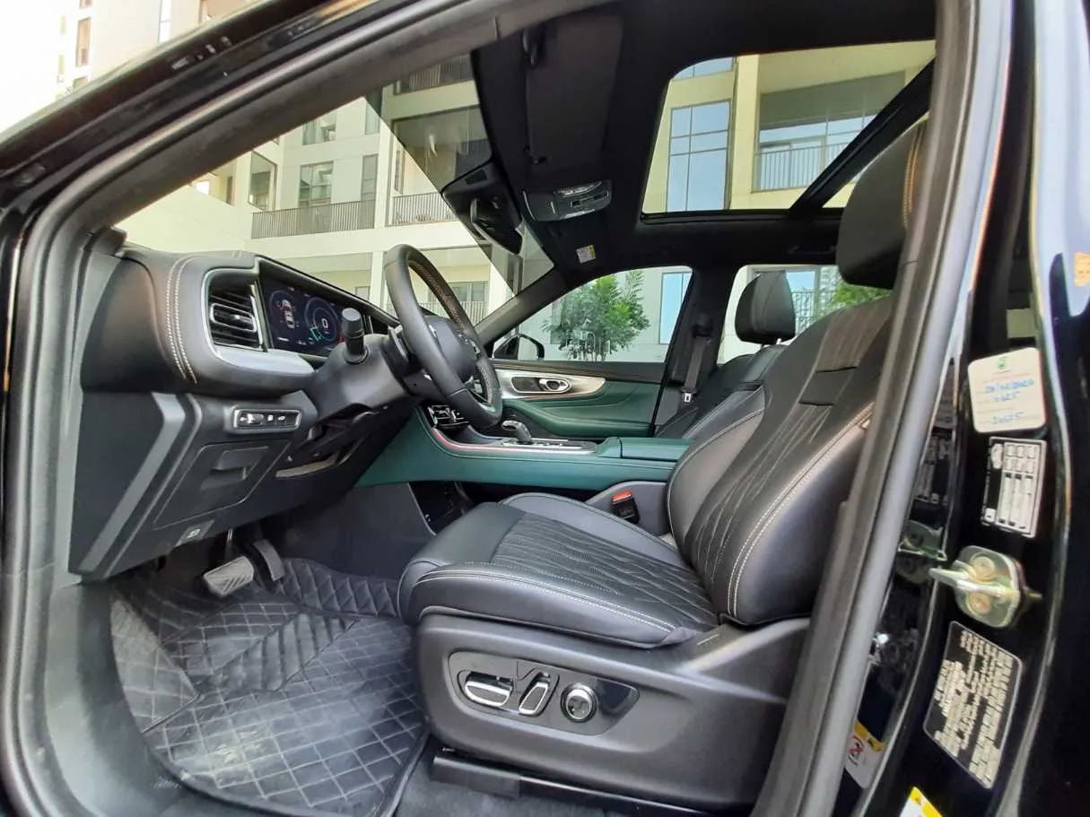 Car image 12