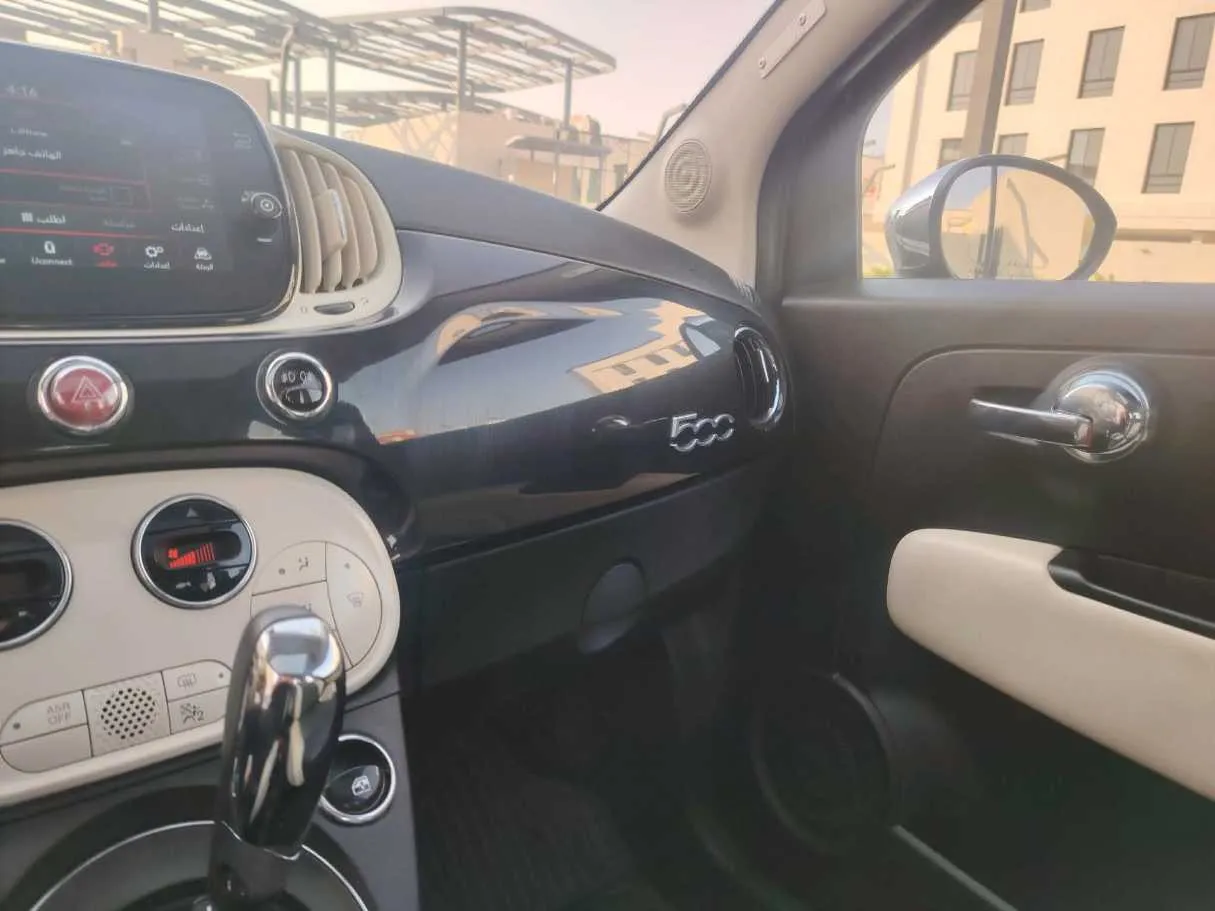 Car image 30