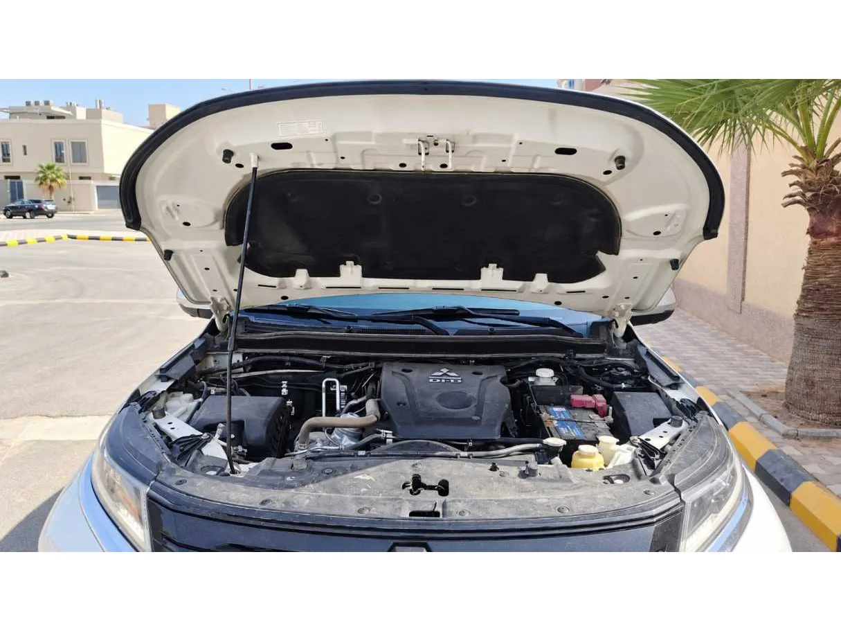 Car image 35