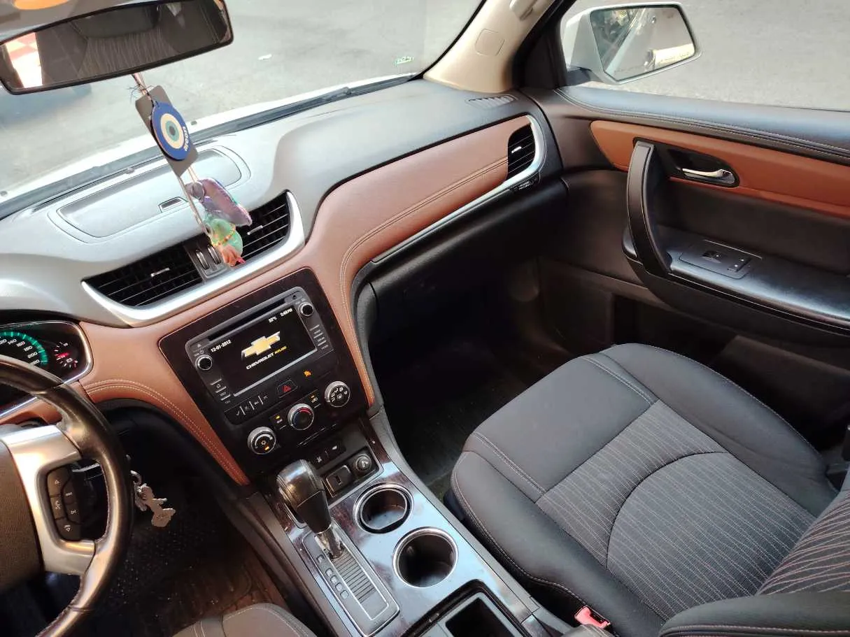 Car image 17