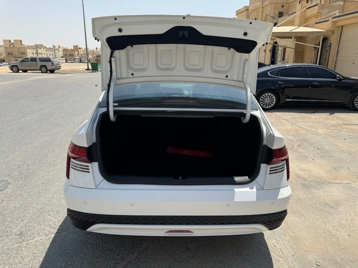 Car image 22