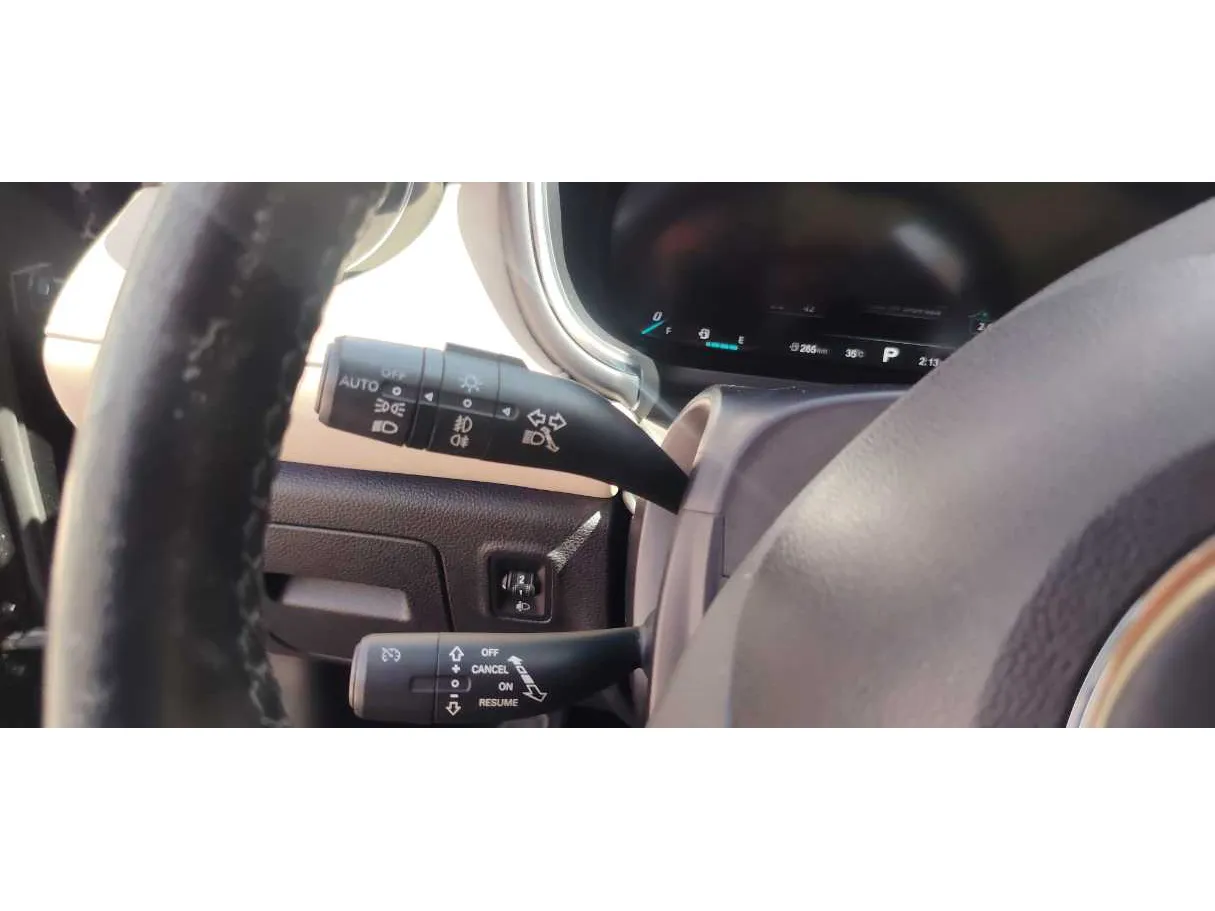 Car image 30