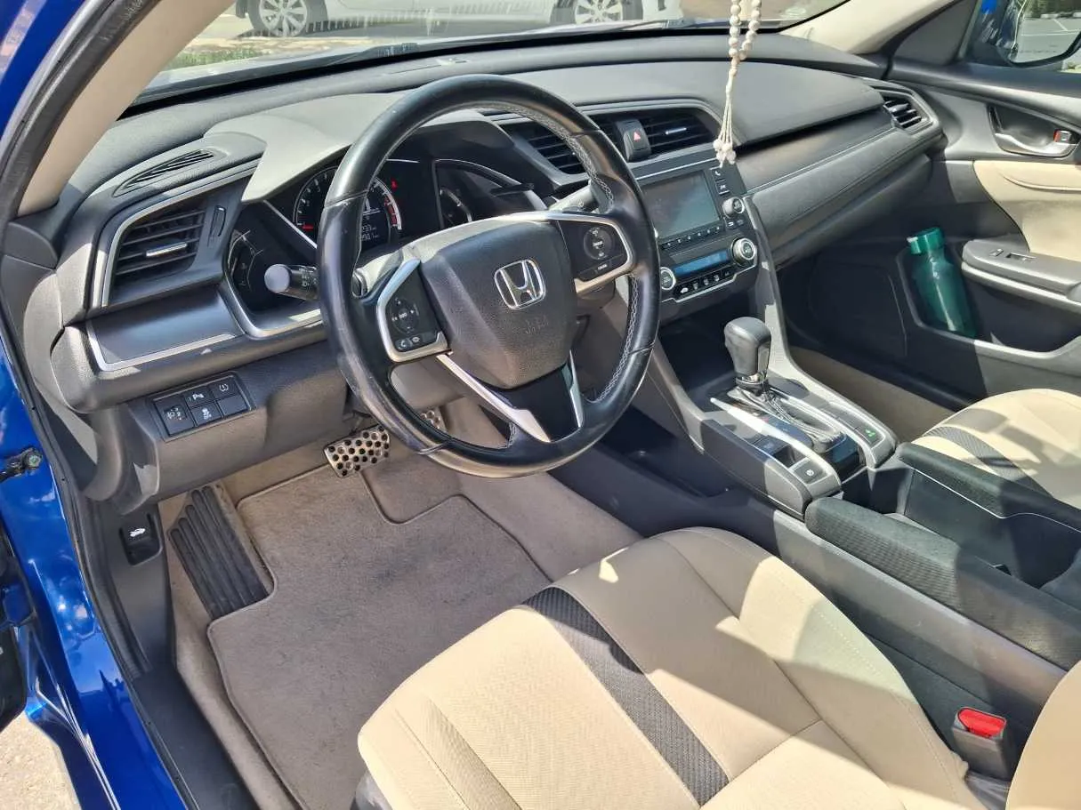 Car image 11