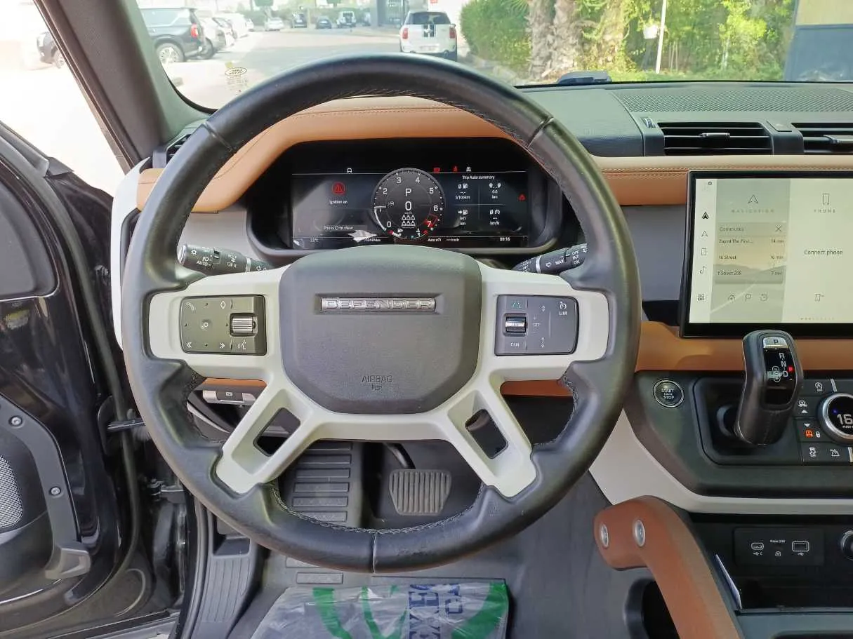 Car image 16