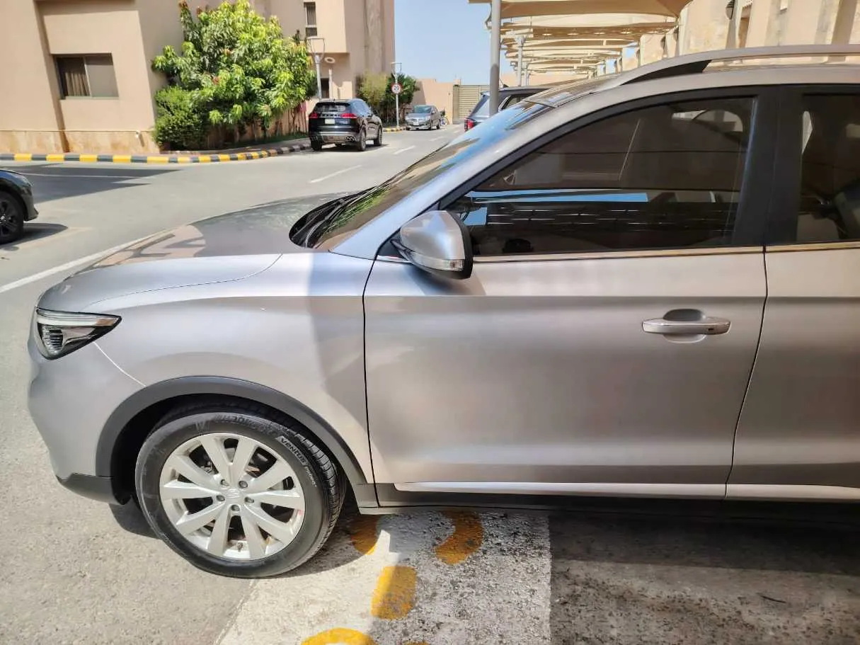 Car image 9