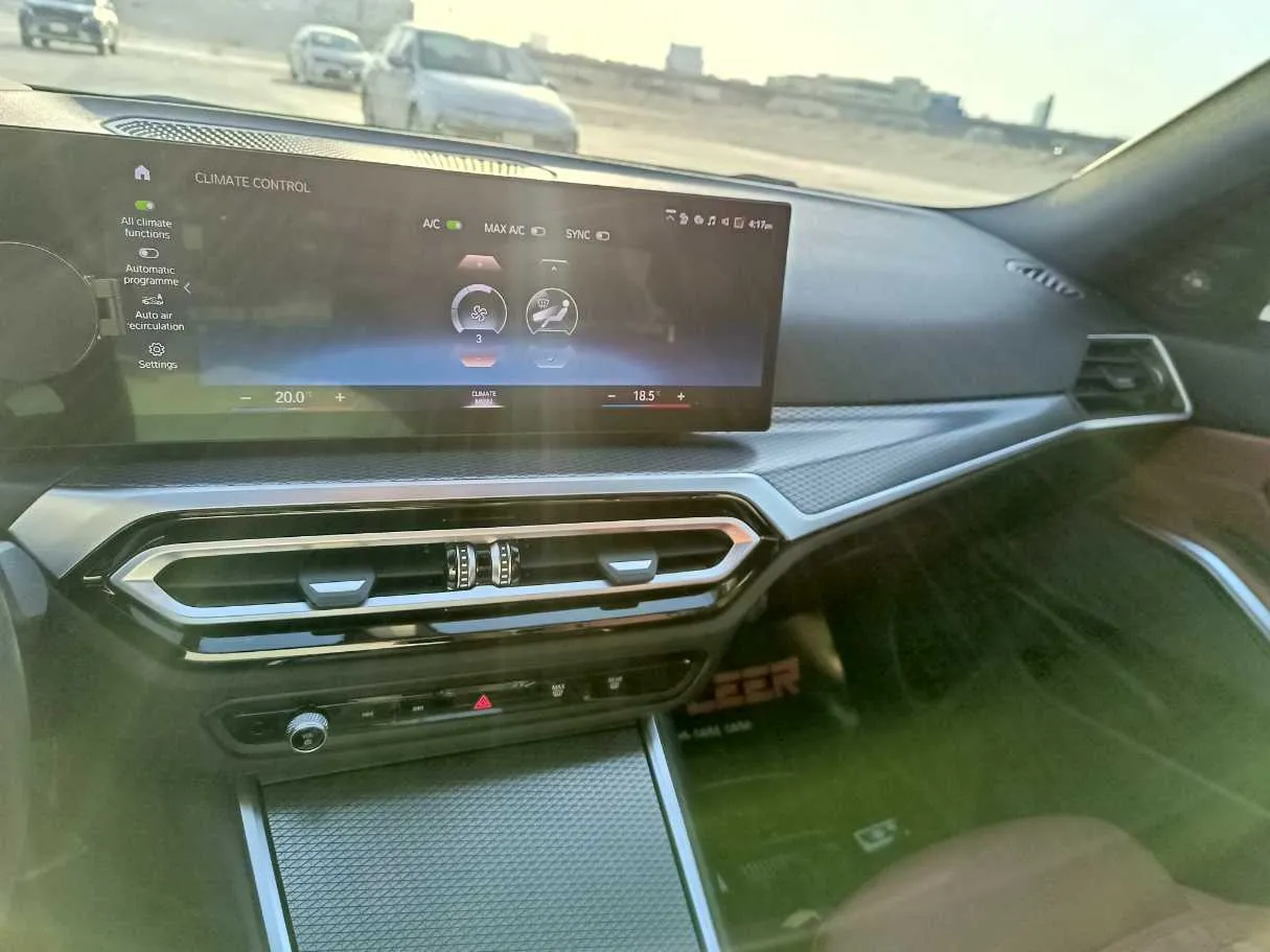 Car image 27