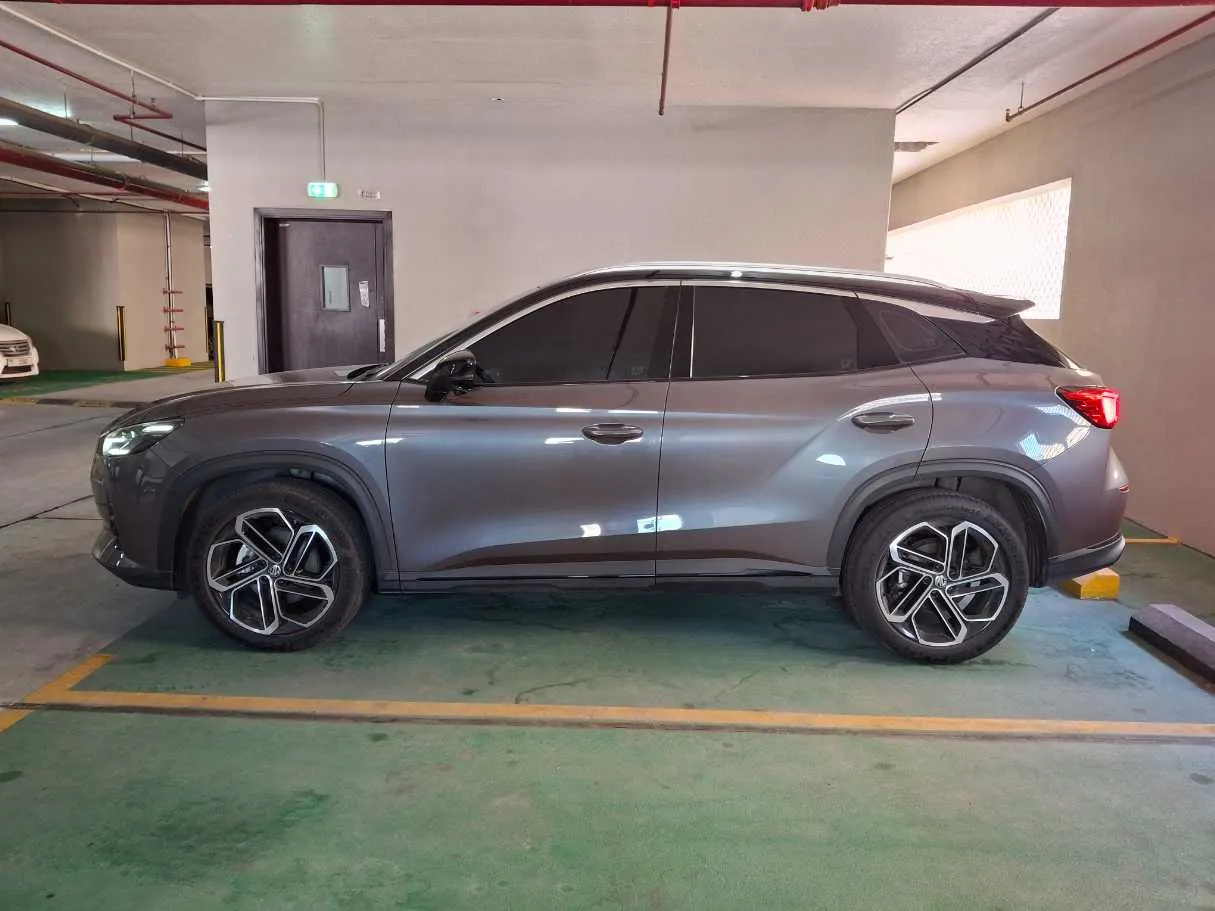 Car image 4