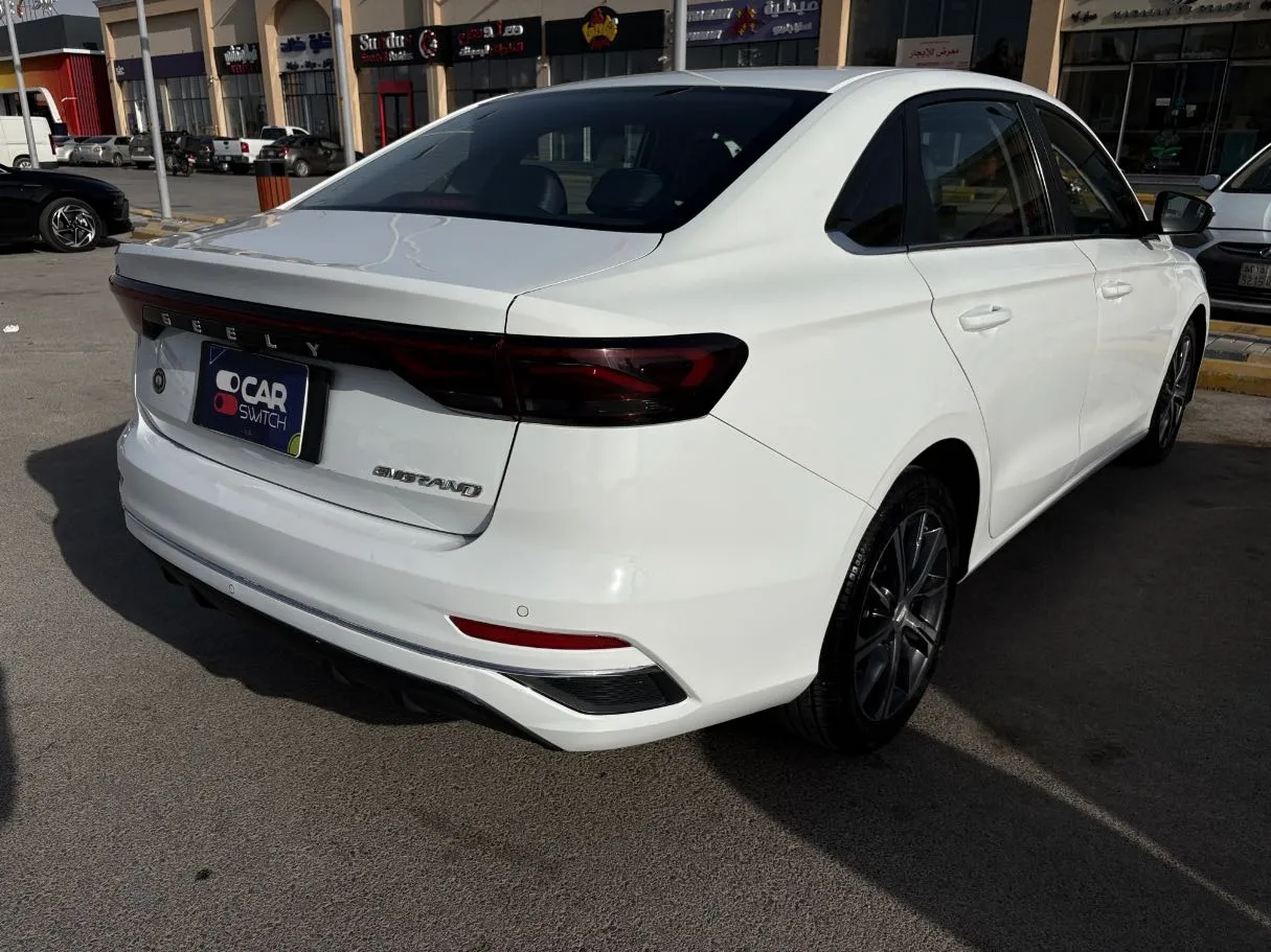 Car image 5