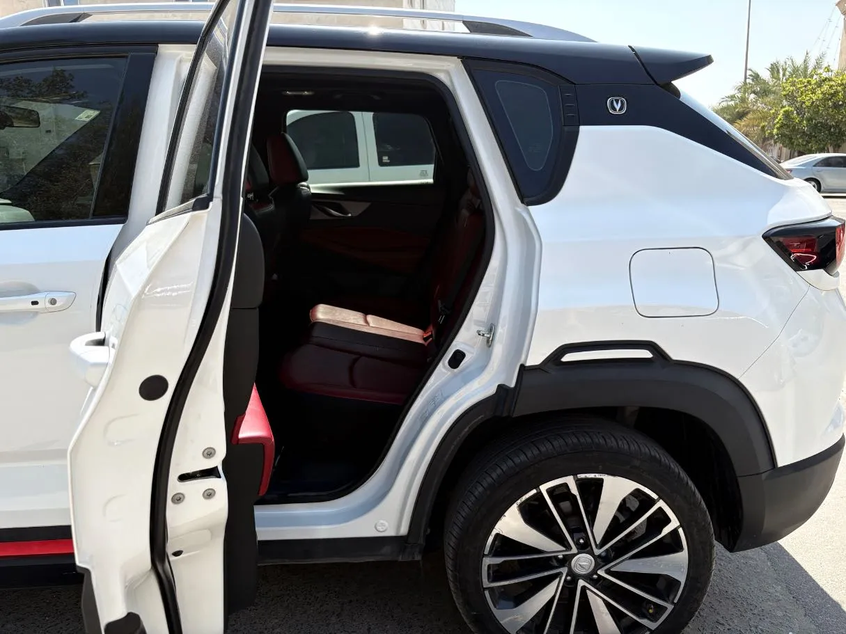 Car image 15