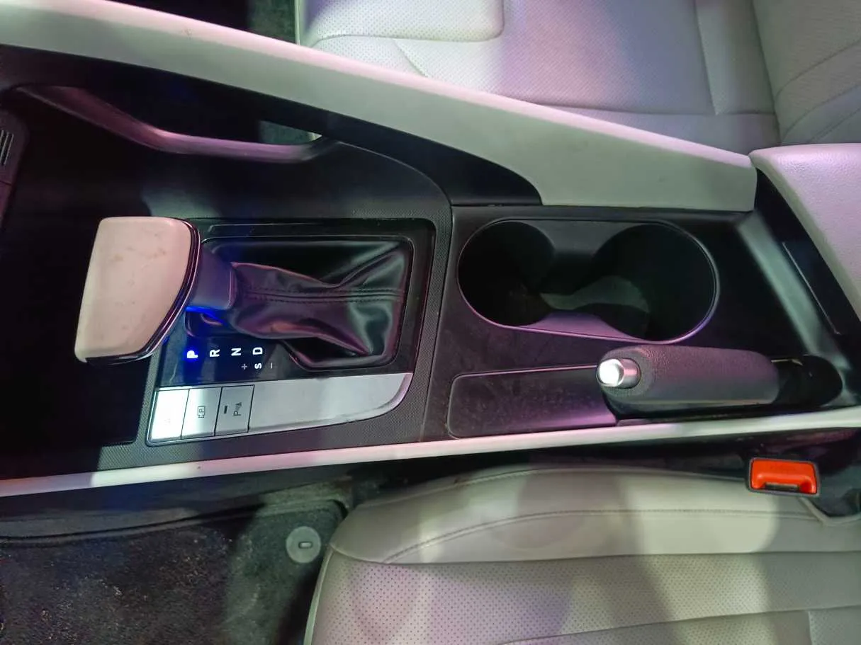 Car image 15