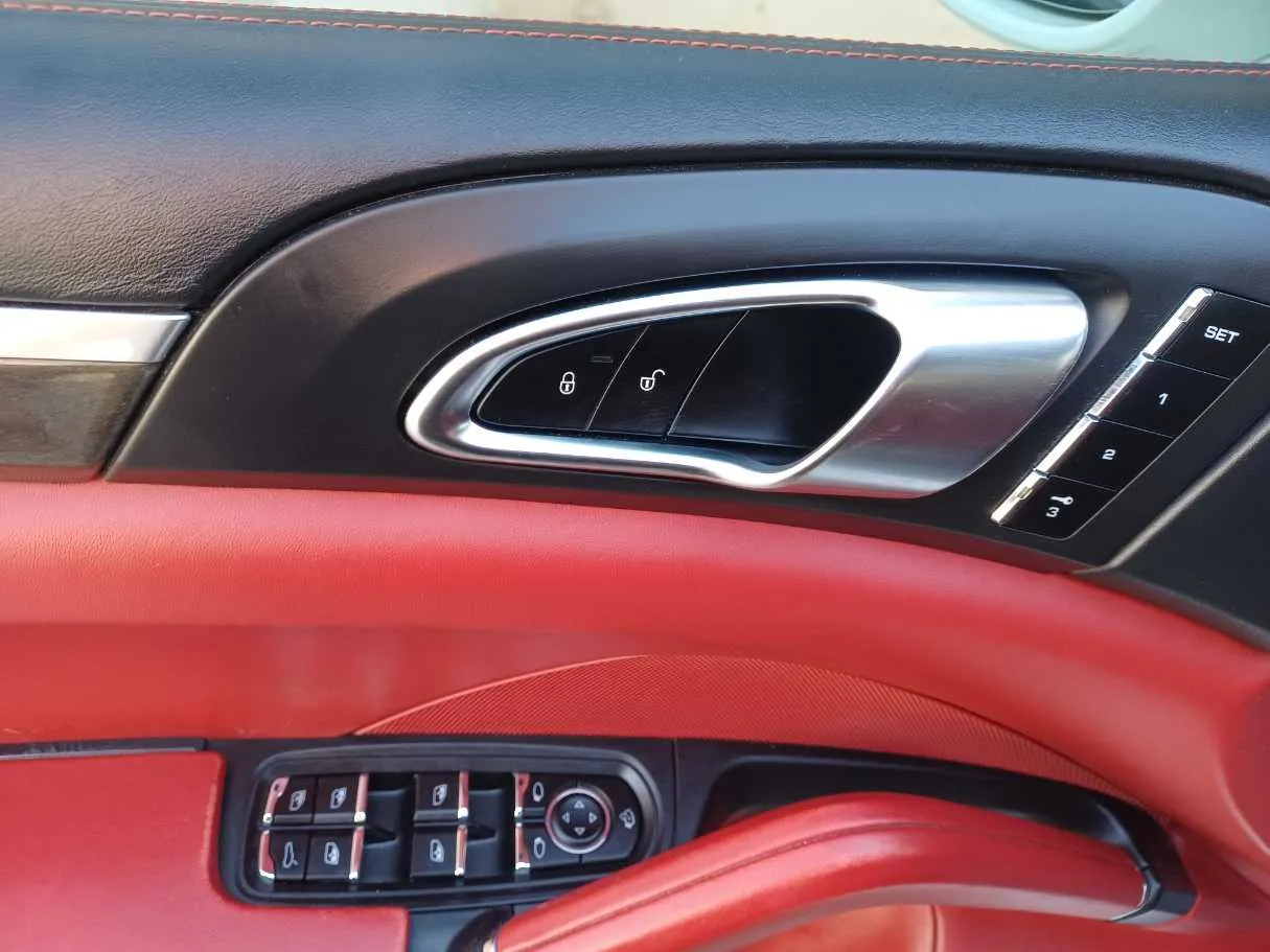 Car image 23