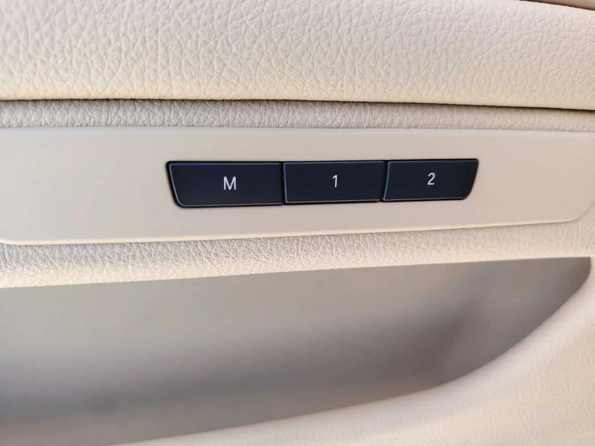 Car image 29