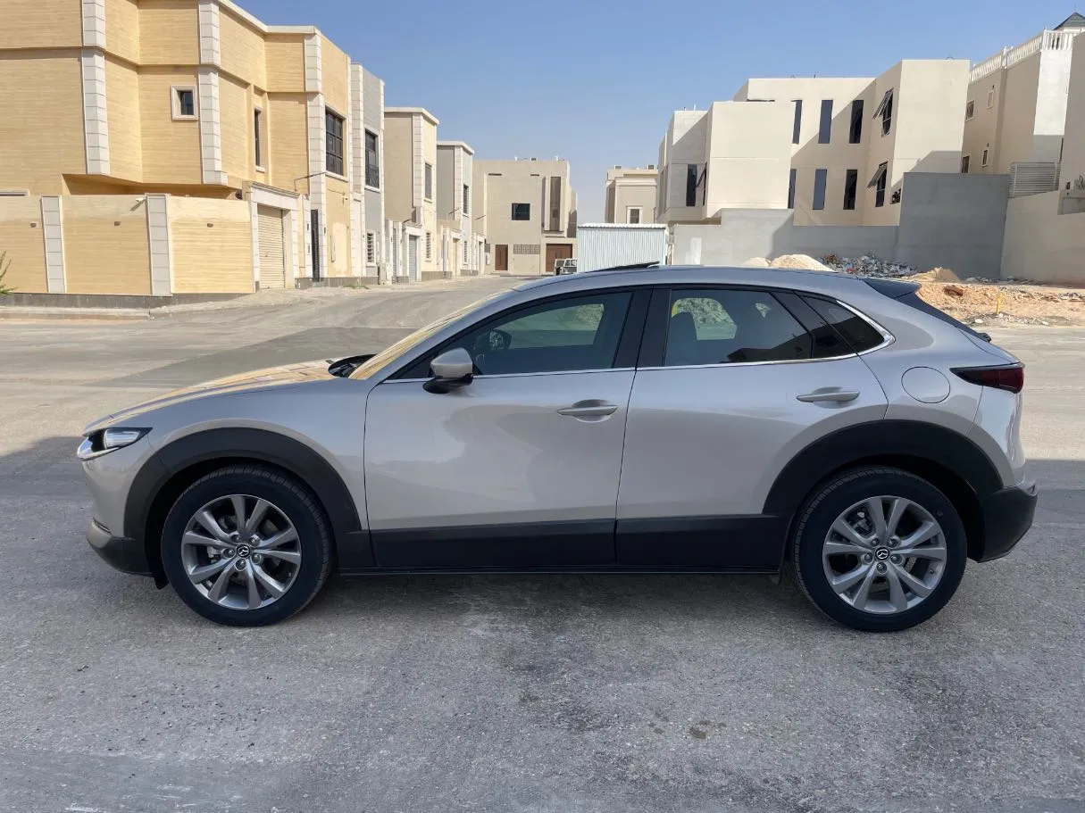 Car image 8