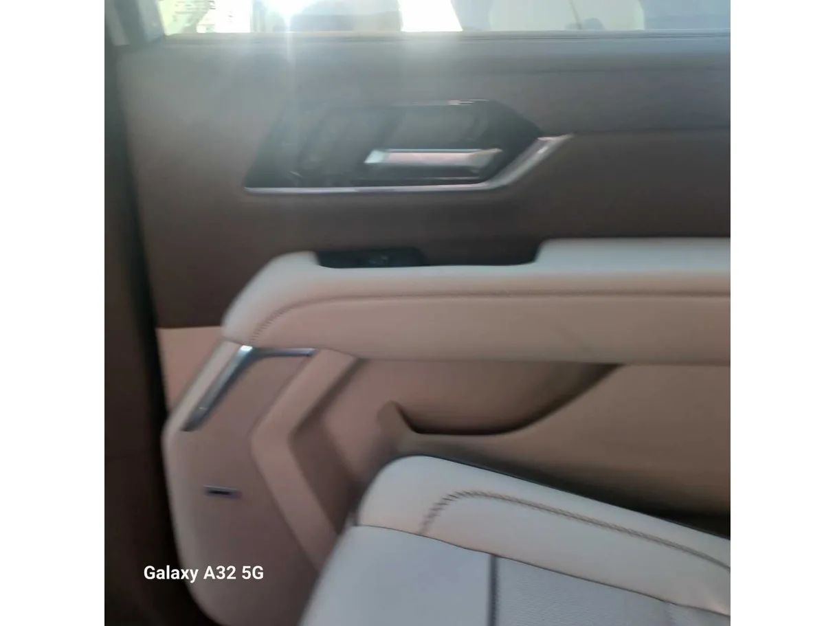 Car image 25