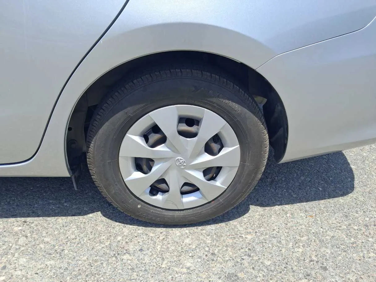 Car image 9