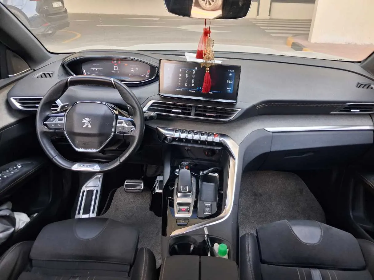 Car image 15