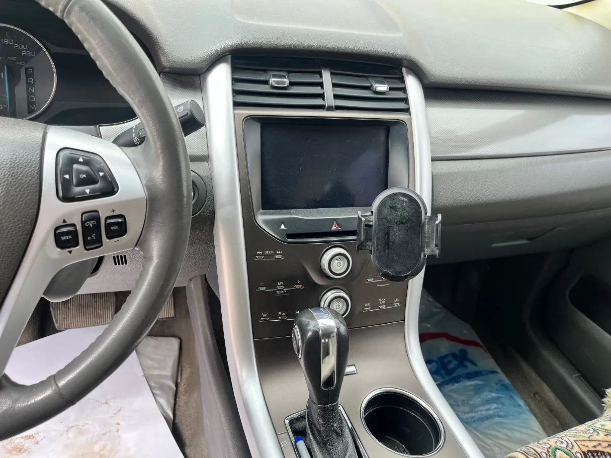 Car image 16