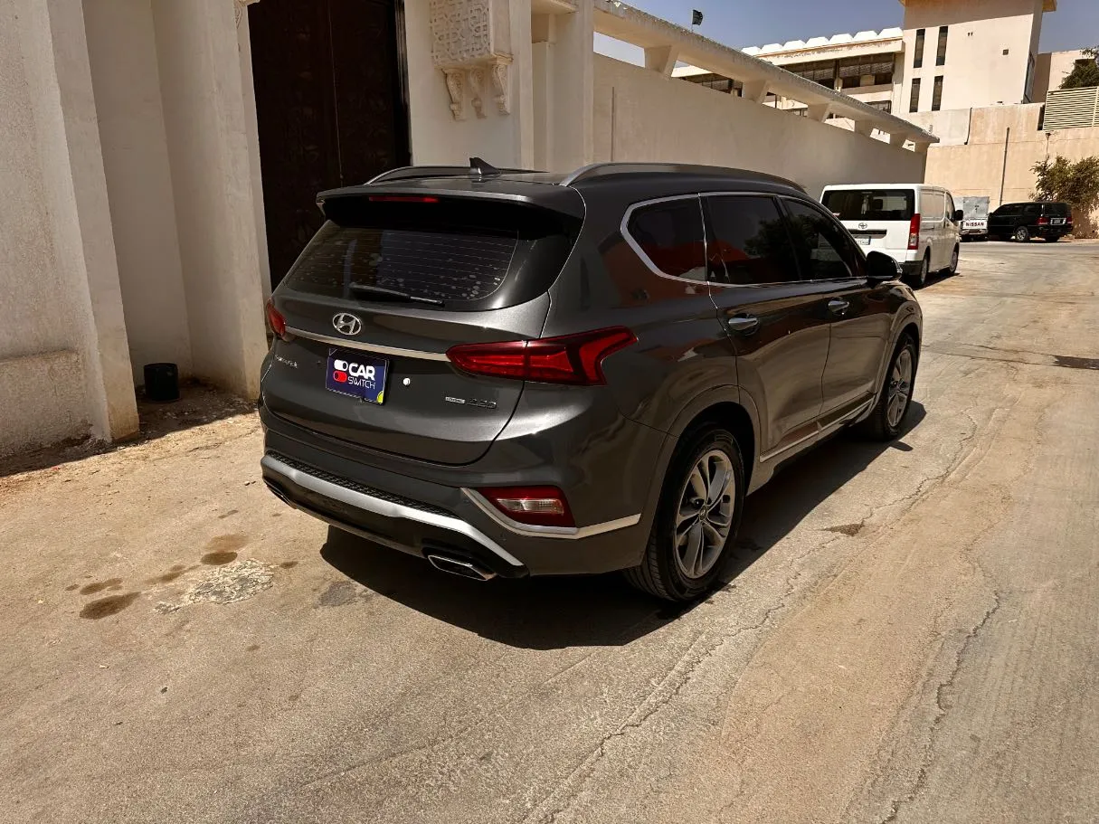 Car image 5