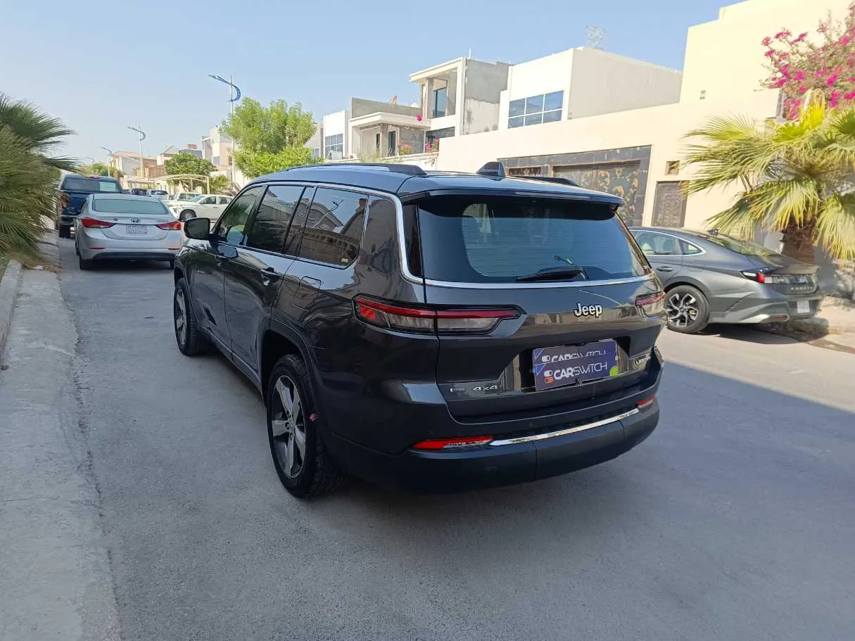 Car image 7