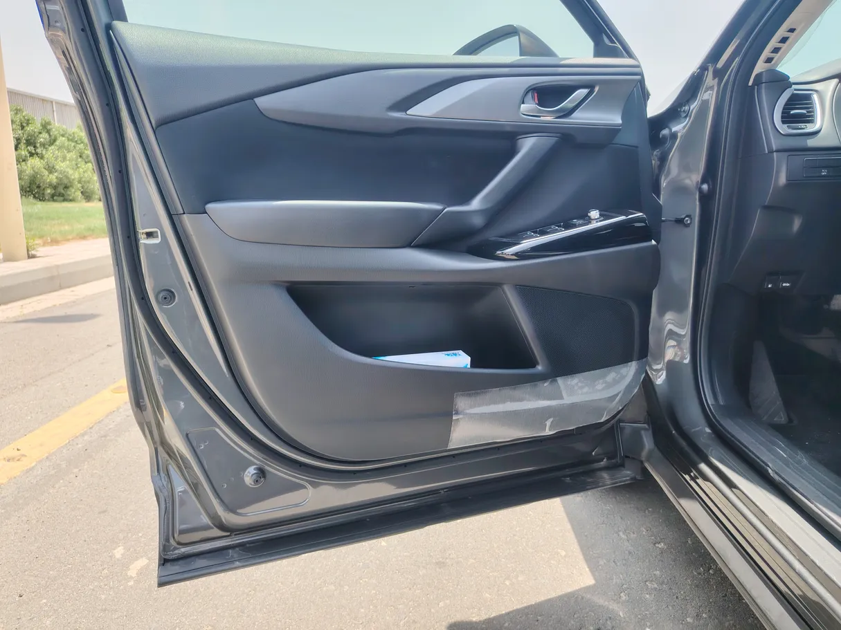 Car image 10