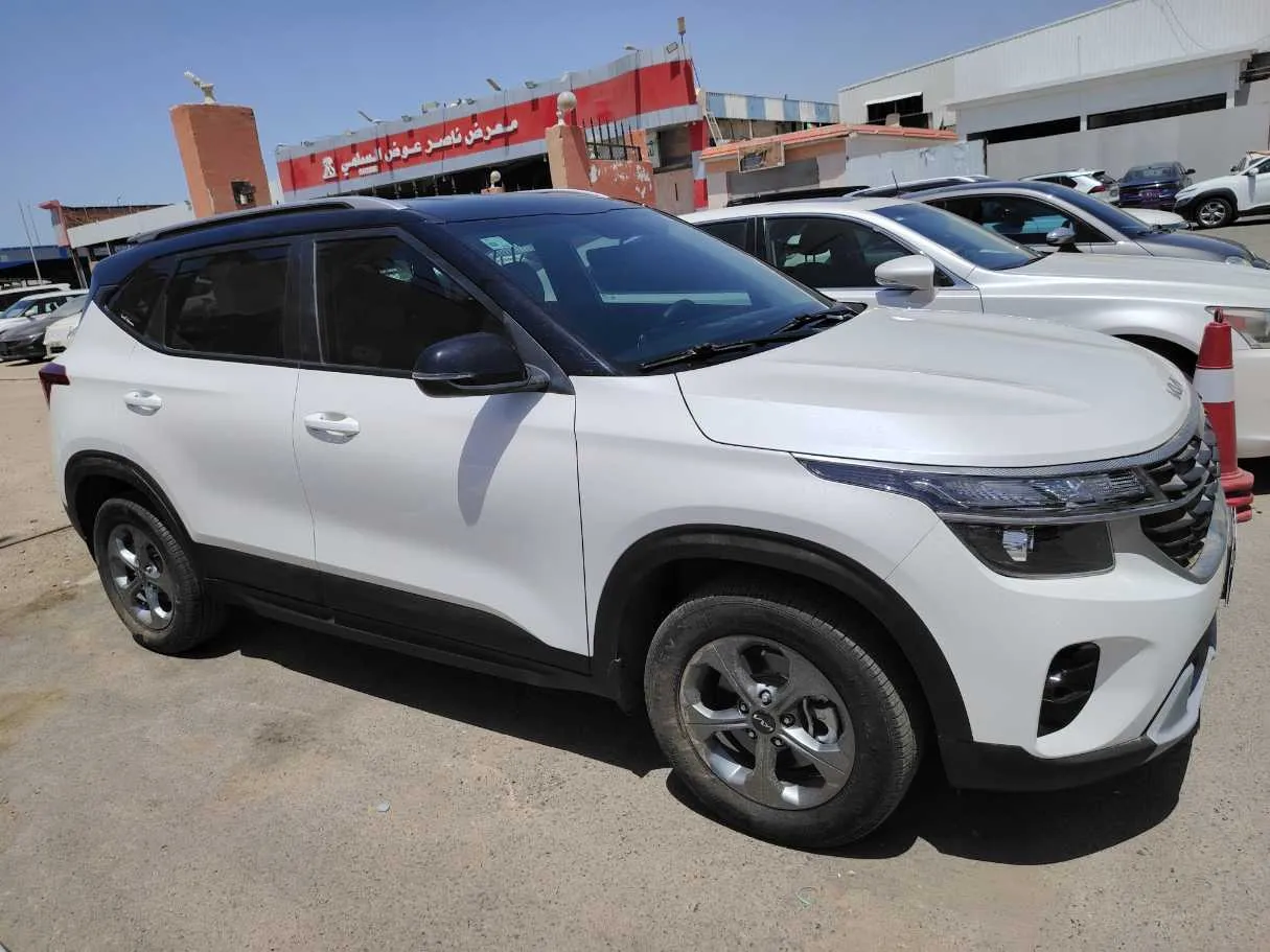 Car image 3