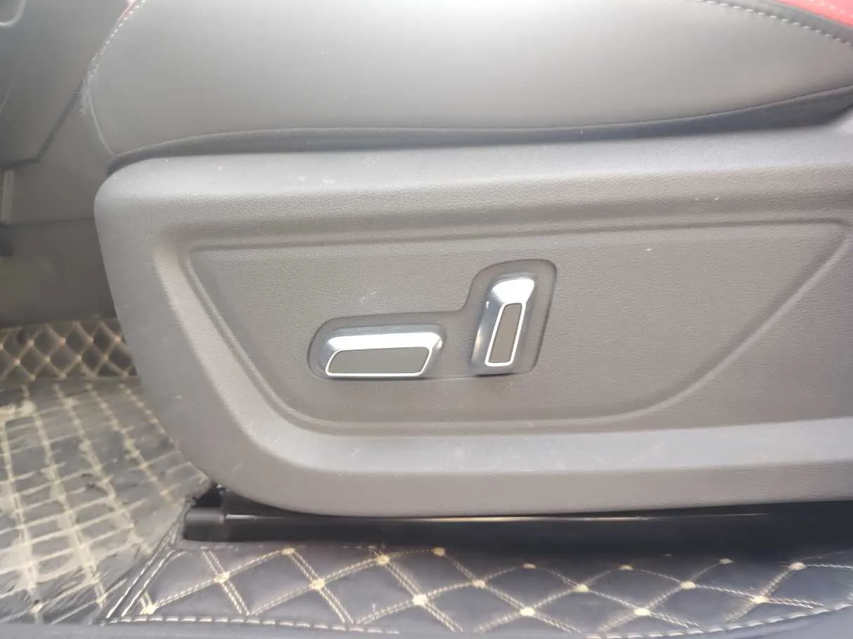 Car image 27
