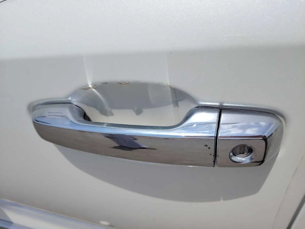 Car image 27