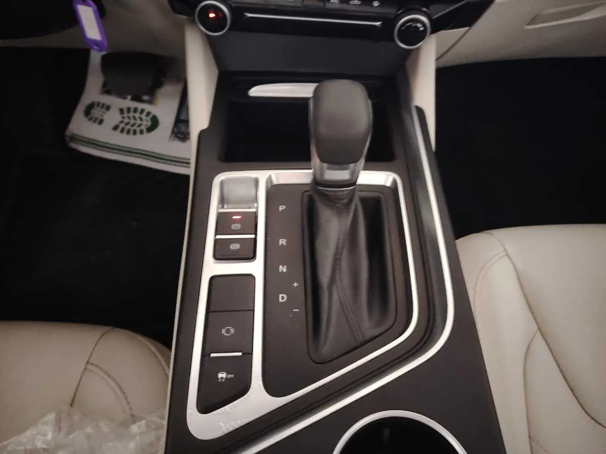 Car image 20