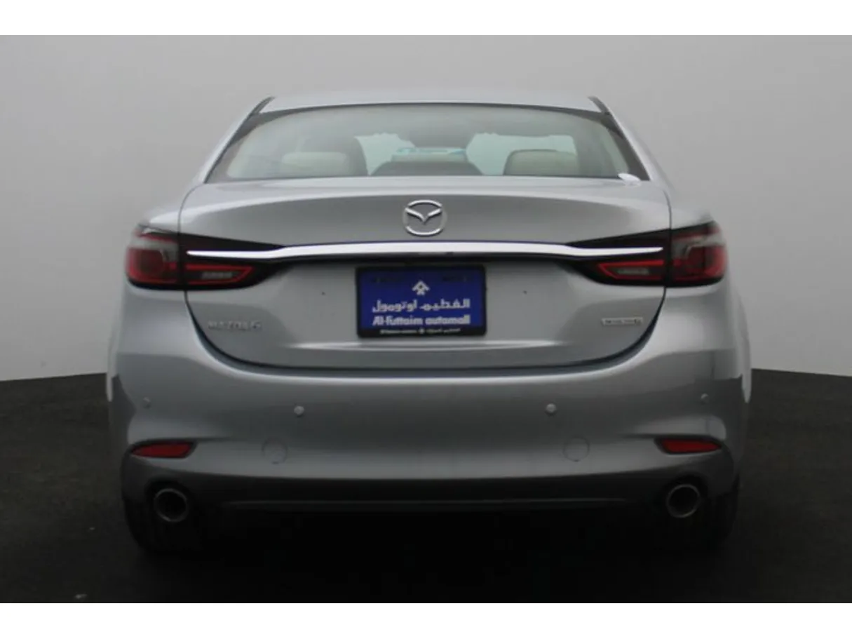 Car image 12