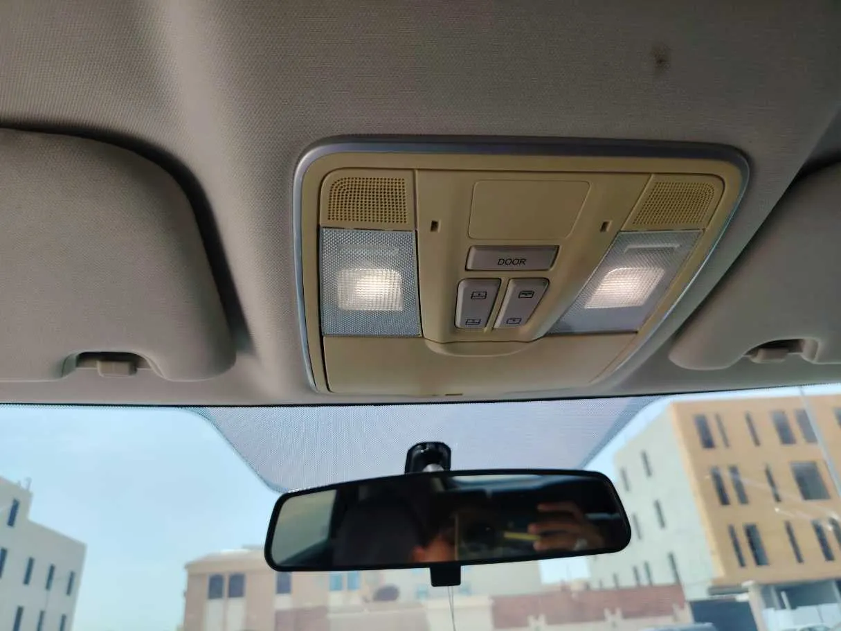 Car image 27