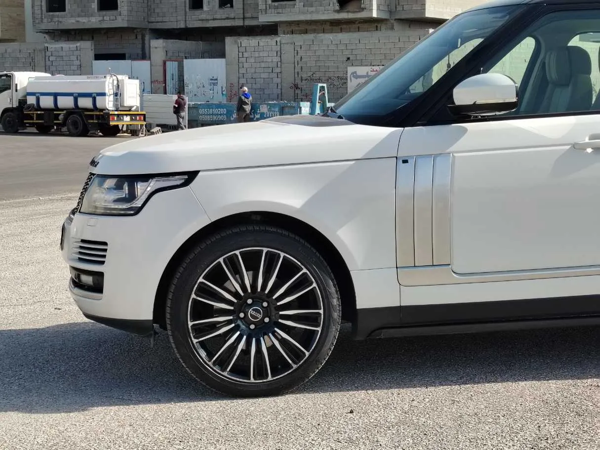 Car image 9