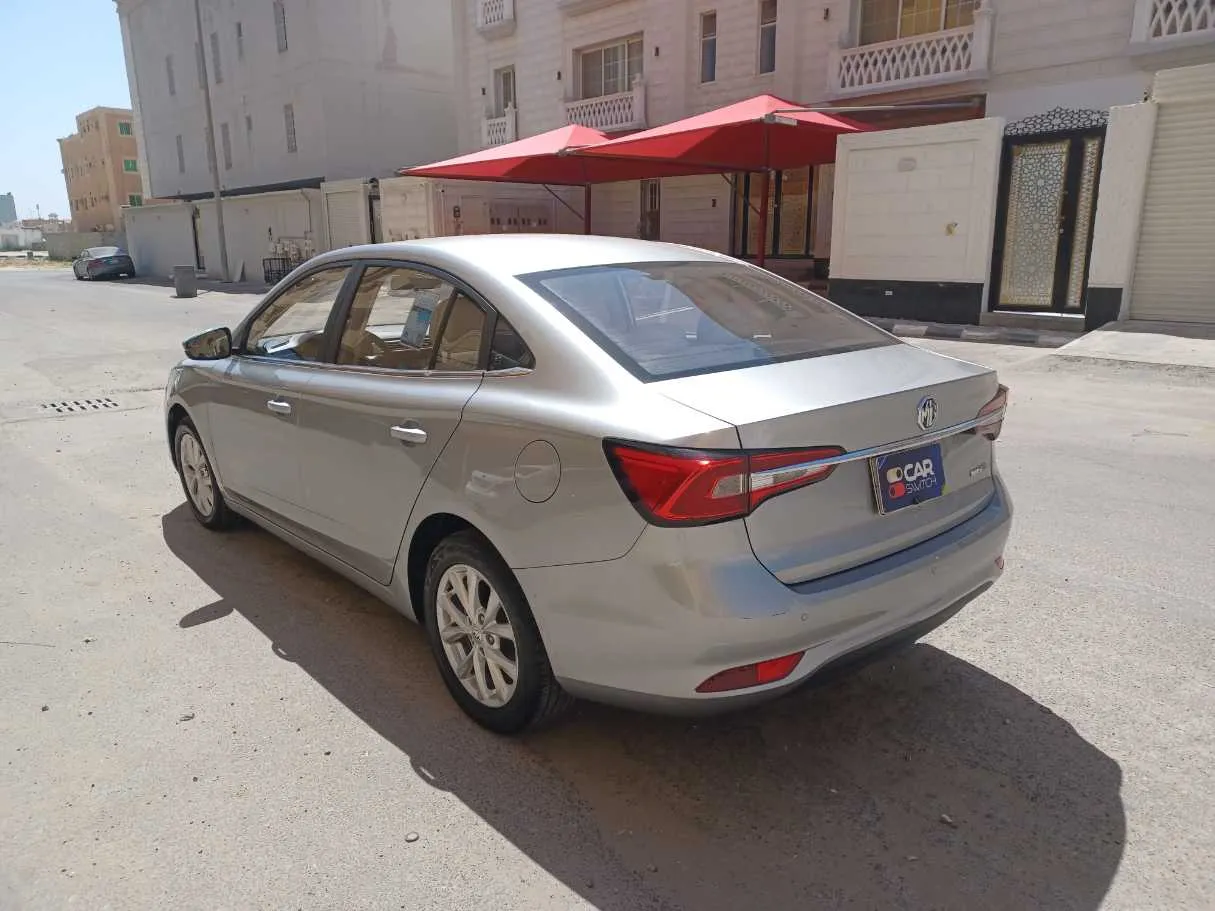 Car image 7