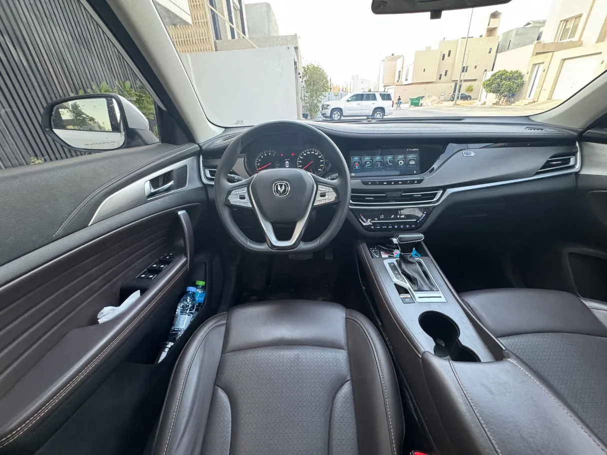 Car image 16
