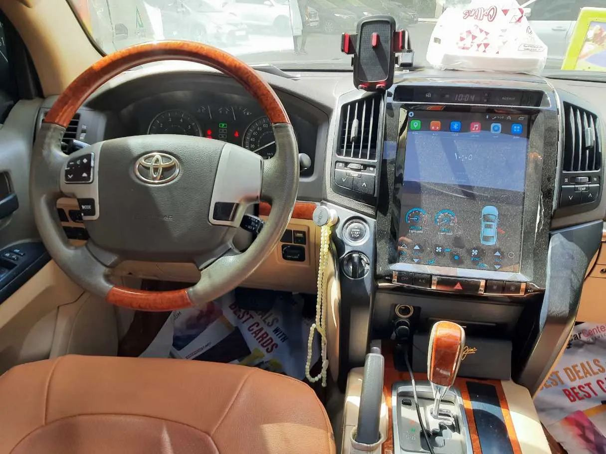 Car image 13