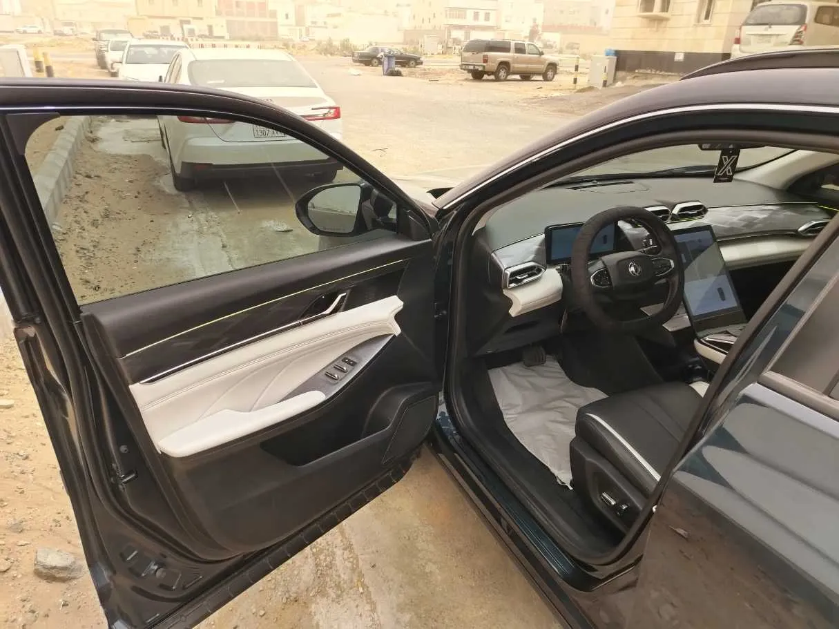 Car image 11
