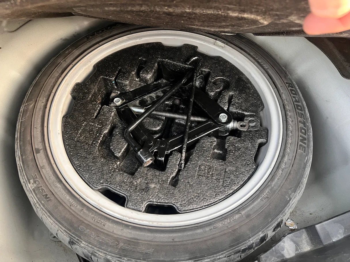 Car image 8