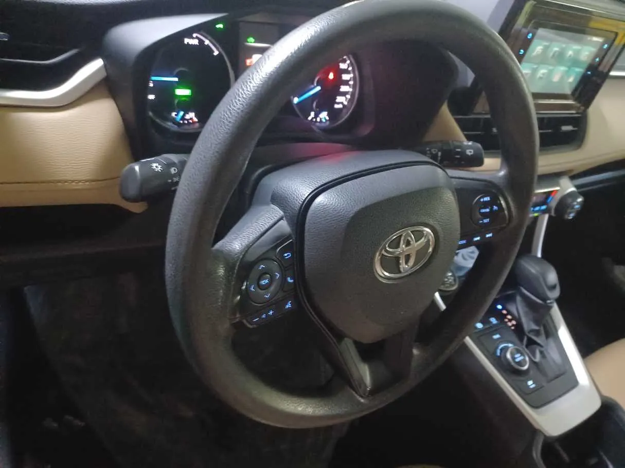 Car image 20