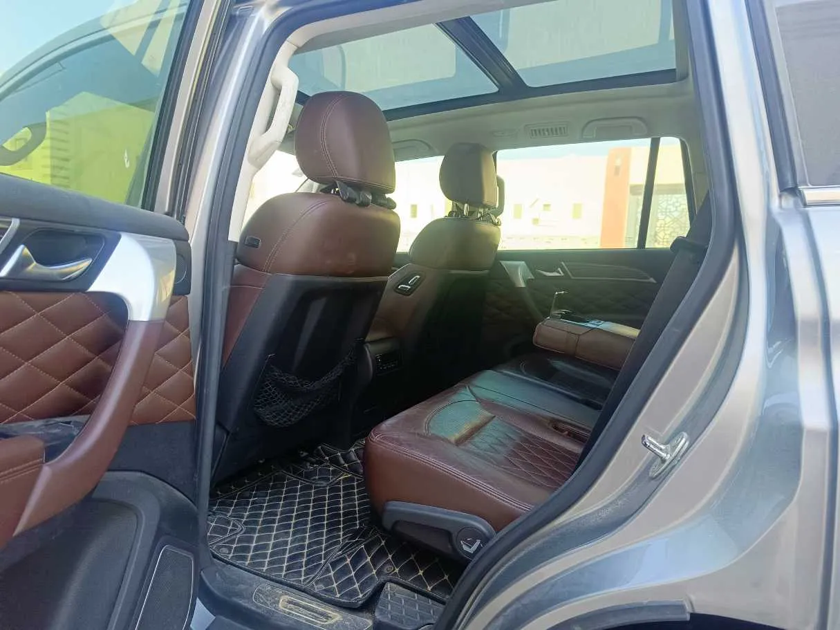 Car image 18