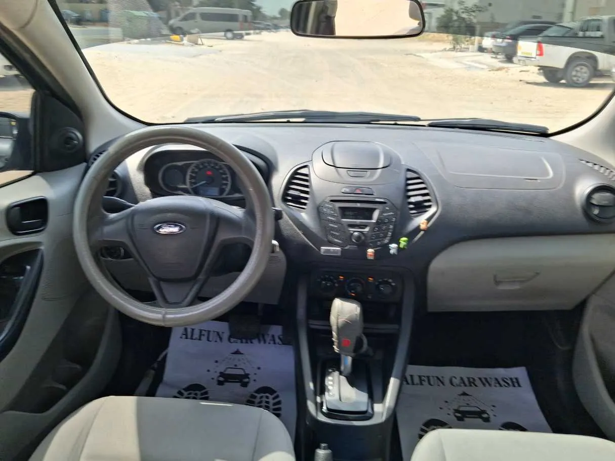 Car image 15