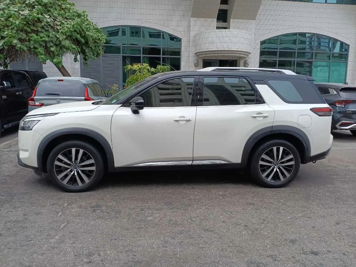 Car image 8