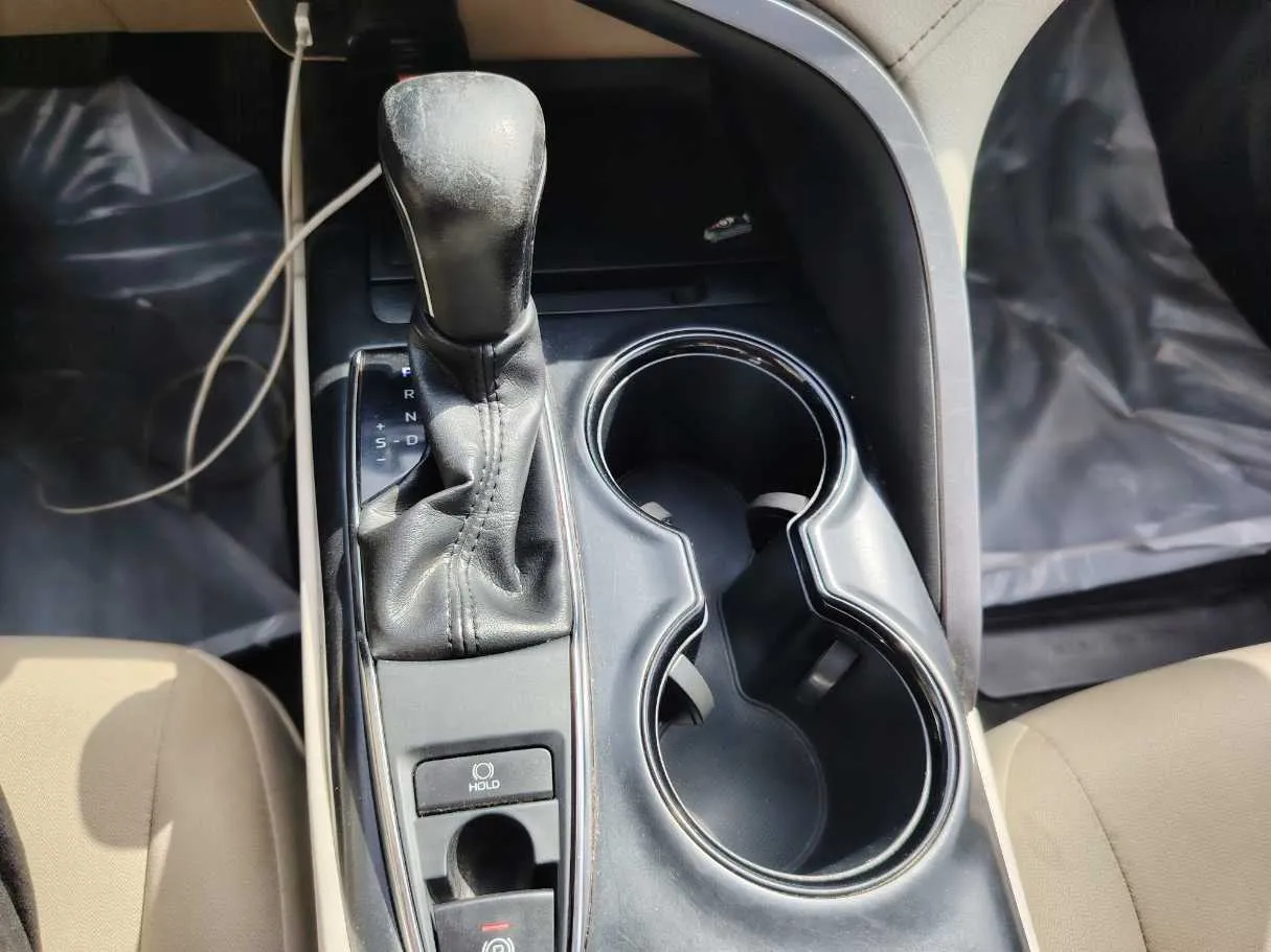 Car image 19
