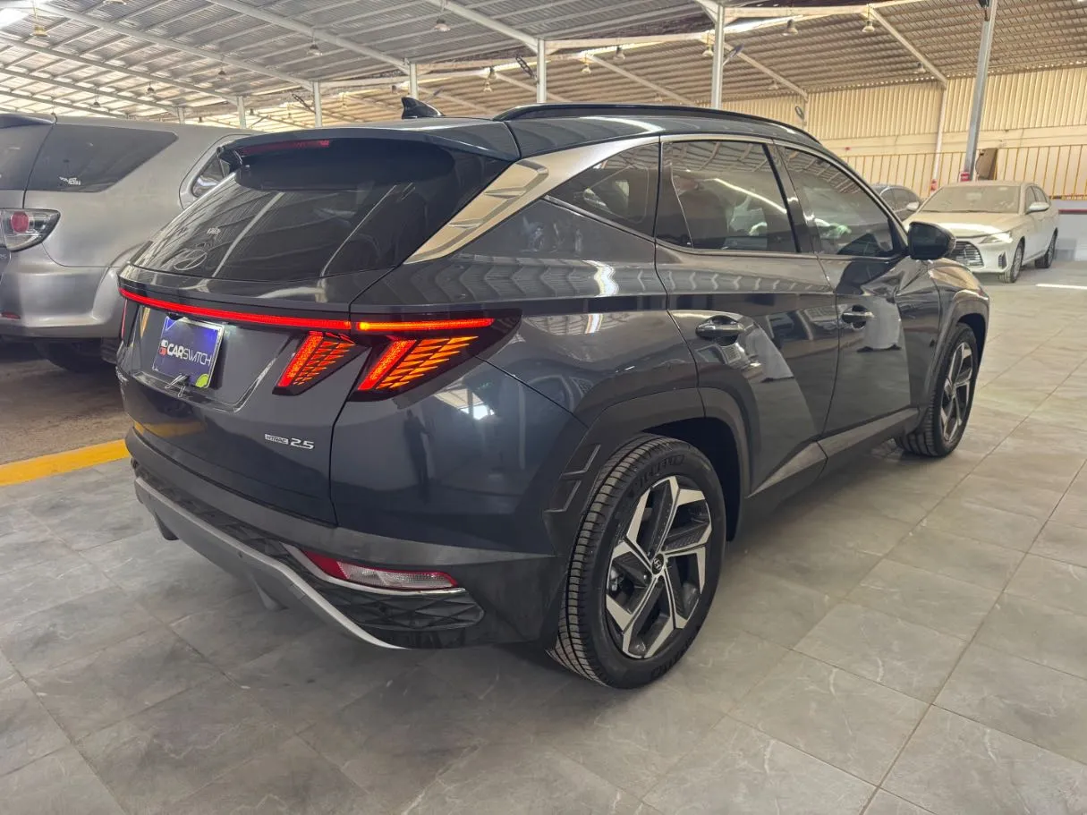 Car image 5
